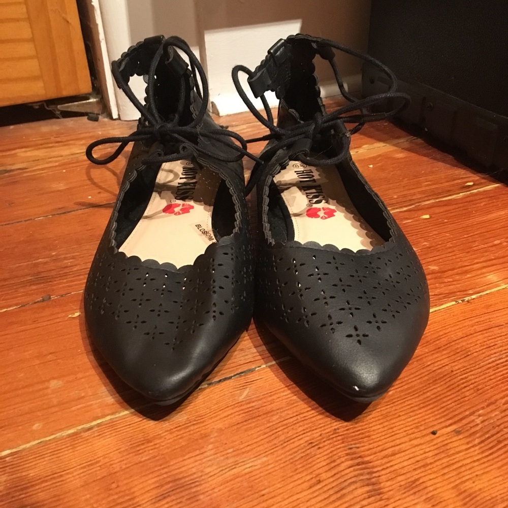 Black pointed flats